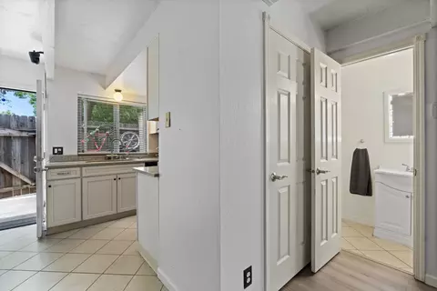 Entry Way - 876 Rutledge Dr, Lodi, CA 95242 photo 2 of 4