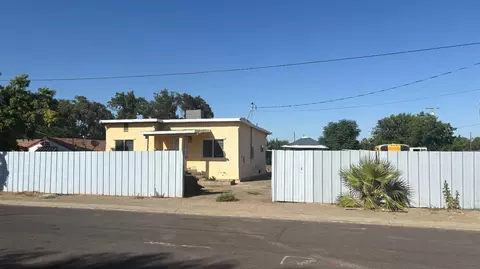 8716 Laird St, Patterson, CA 95363
