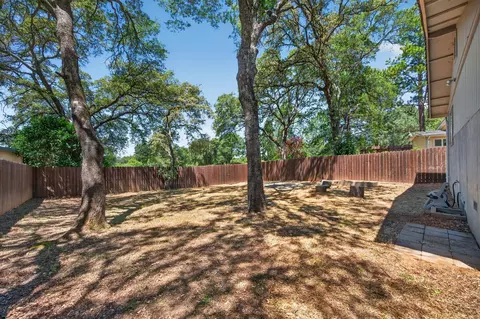 Exterior - 1627 Gerry Ct, Auburn, CA 95603 photo 6 of 9