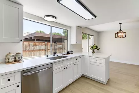Kitchen - 5969 Casa Alegre, Carmichael, CA 95608 photo 4 of 5