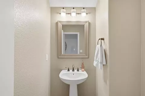 Bath - 1707 Teal Ct, Rocklin, CA 95765 photo 1 of 6