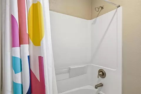 Bath - 1707 Teal Ct, Rocklin, CA 95765 photo 3 of 6