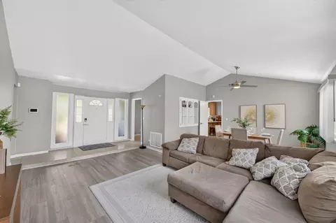 8030 La Riviera Dr, Sacramento, CA 95826