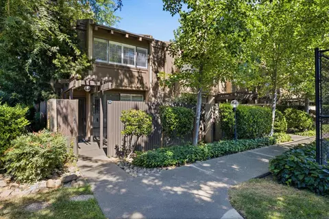 2254 Woodside Ln #6, Sacramento, CA 95825