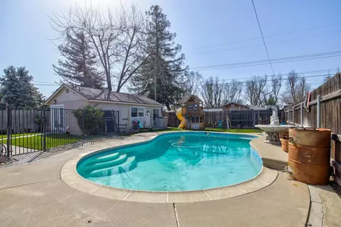 Exterior - 1705 Concord Ave, Modesto, CA 95350 photo 4 of 5