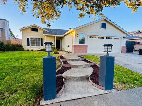 1619 Lariat Ln, Olivehurst, CA 95961