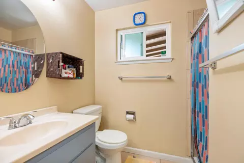 Bath - 1717 Ensenada Dr, Modesto, CA 95355 photo 1 of 2