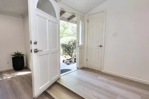 6430 Sandstone St, Carmichael, CA 95608