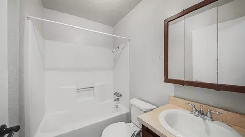 Bath - 1200 Guiseppe Ln, Modesto, CA 95355 photo 1 of 2