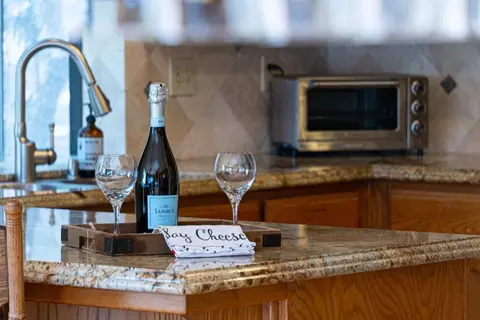 Kitchen - 188 Oakhurst Ct, Copperopolis, CA 95228 photo 4 of 7