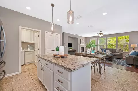Kitchen - 1685 Halverson Ct, Folsom, CA 95630 photo 2 of 4