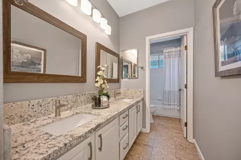 Bath - 1685 Halverson Ct, Folsom, CA 95630 photo 2 of 5