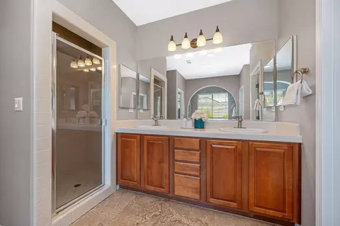 Bath - 1685 Halverson Ct, Folsom, CA 95630 photo 4 of 5