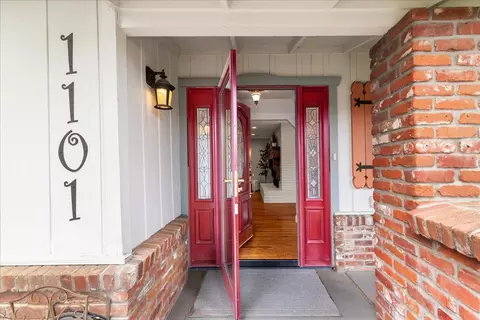 Entry Way - 1101 Cornell Ave, Modesto, CA 95350 photo 2 of 10