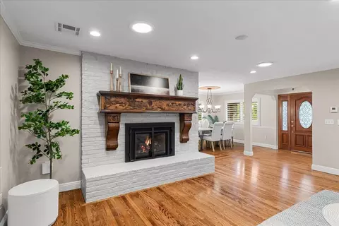 Entry Way - 1101 Cornell Ave, Modesto, CA 95350 photo 4 of 10