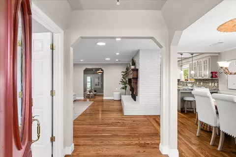 Entry Way - 1101 Cornell Ave, Modesto, CA 95350 photo 3 of 10