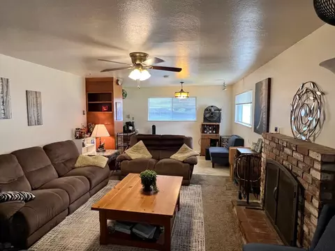 Living - 2101 Parr Ave, Modesto, CA 95358 photo 2 of 3