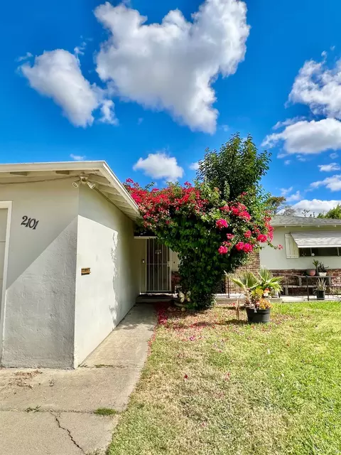 Exterior - 2101 Parr Ave, Modesto, CA 95358 photo 4 of 12