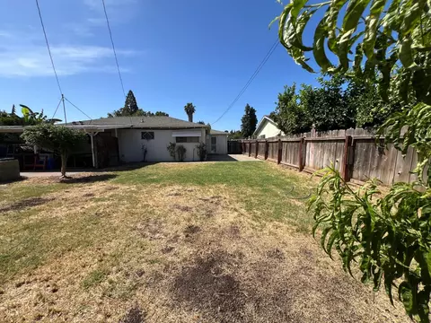Exterior - 2101 Parr Ave, Modesto, CA 95358 photo 11 of 12