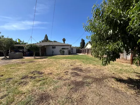 Exterior - 2101 Parr Ave, Modesto, CA 95358 photo 10 of 12