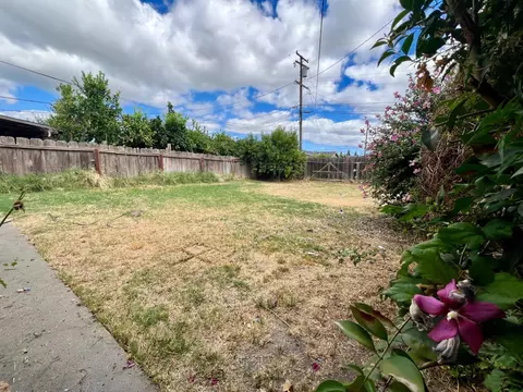 Exterior - 2101 Parr Ave, Modesto, CA 95358 photo 7 of 12