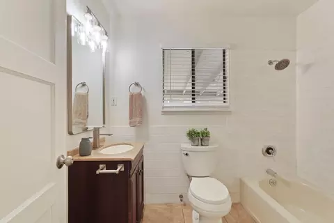 Bath - 405 W 23rd St, Tracy, CA 95376 photo 1 of 3