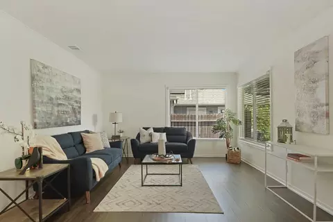 Living - 405 W 23rd St, Tracy, CA 95376 photo 2 of 2