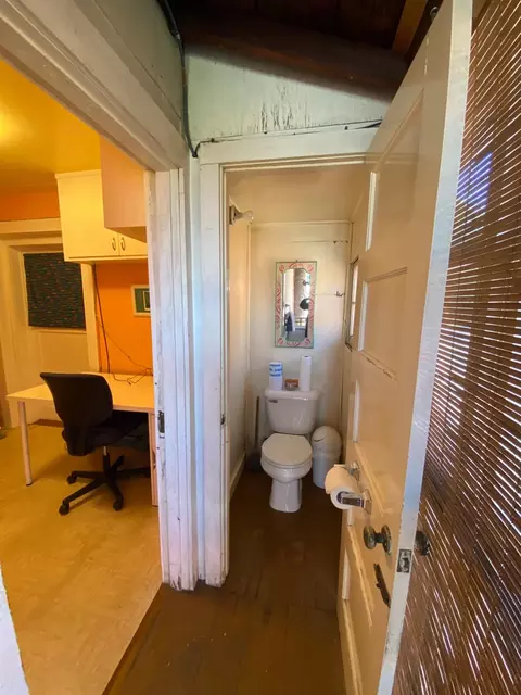 Bath - 14105 River Rd, Walnut Grove, CA 95690 photo 4 of 7