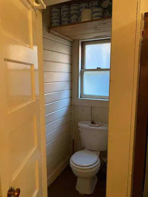 Bath - 14105 River Rd, Walnut Grove, CA 95690 photo 2 of 7
