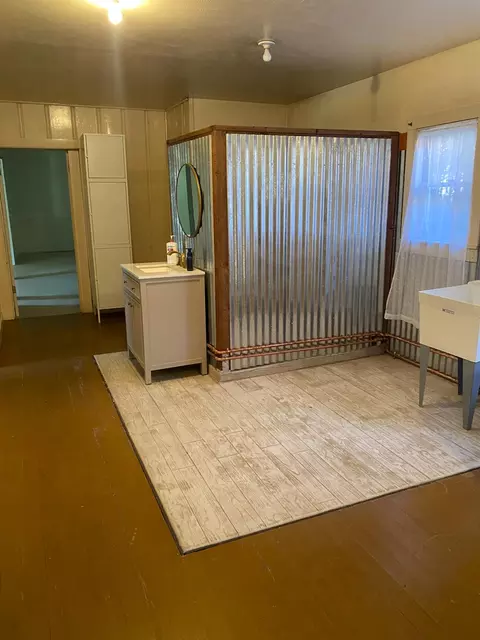 Bath - 14105 River Rd, Walnut Grove, CA 95690 photo 1 of 7