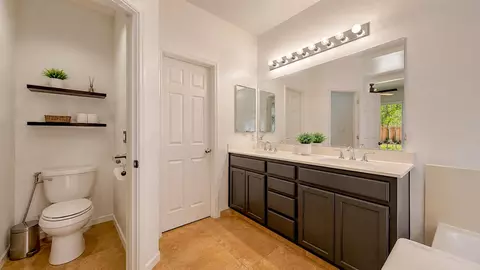 Bath - 1880 Basil Dr, Manteca, CA 95336 photo 2 of 4