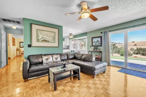 Living - 1083 Discovery Way, Concord, CA 94521 photo 3 of 4