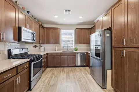 Kitchen - 961 Posey St, Galt, CA 95632 photo 2 of 3