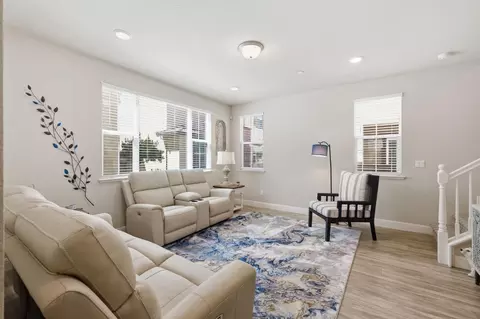 Living - 961 Posey St, Galt, CA 95632 photo 1 of 2
