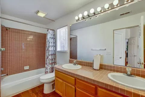 Bath - 2040 Tahoe Cir, Tracy, CA 95376 photo 3 of 3