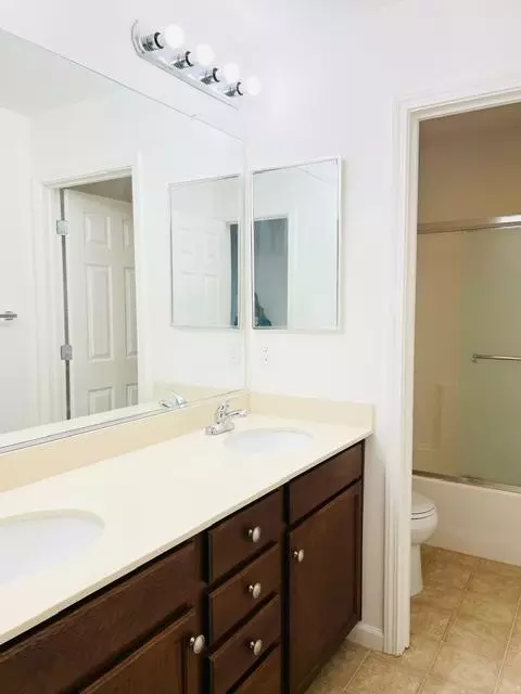 Bath - 15877 Independence Ave, Lathrop, CA 95330 photo 3 of 3