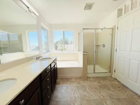 Bath - 15877 Independence Ave, Lathrop, CA 95330 photo 2 of 3