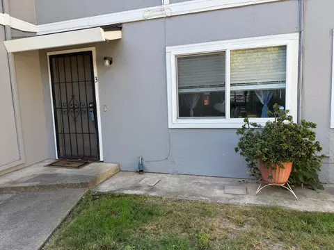 5820 Shadow Creek Dr #3, Sacramento, CA 95841