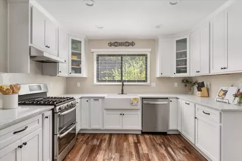 Kitchen - 3035 Dalmatia Dr, Arnold, CA 95223 photo 2 of 2