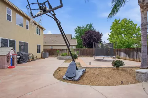 Exterior - 1527 Phlox Dr, Patterson, CA 95363 photo 5 of 7