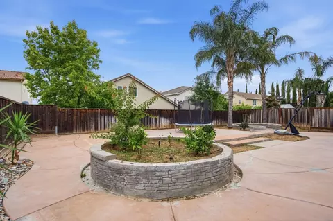 Exterior - 1527 Phlox Dr, Patterson, CA 95363 photo 6 of 7