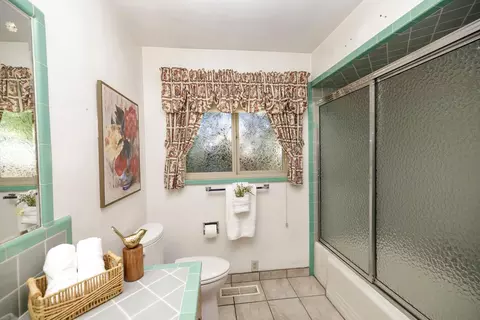 Bath - 1065 Union Rd, Manteca, CA 95337 photo 6 of 7