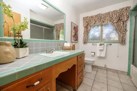 Bath - 1065 Union Rd, Manteca, CA 95337 photo 5 of 7