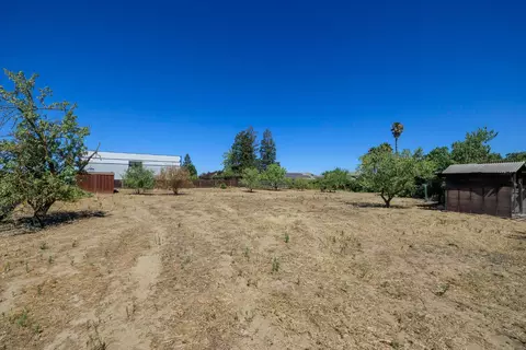 Exterior - 1065 Union Rd, Manteca, CA 95337 photo 14 of 17