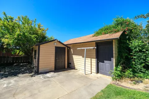 Exterior - 1065 Union Rd, Manteca, CA 95337 photo 13 of 17