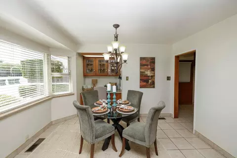 Dining - 1065 Union Rd, Manteca, CA 95337 photo 1 of 2