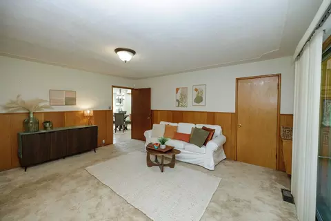 Living - 1065 Union Rd, Manteca, CA 95337 photo 9 of 11
