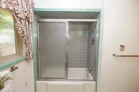 Bath - 1065 Union Rd, Manteca, CA 95337 photo 7 of 7