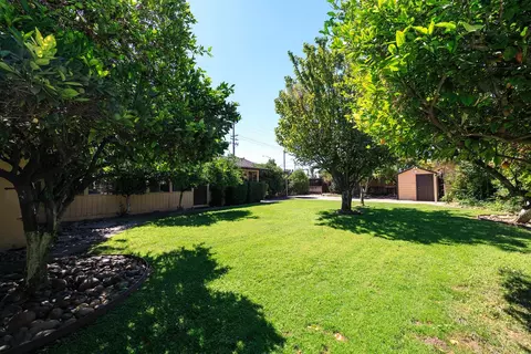 Exterior - 1065 Union Rd, Manteca, CA 95337 photo 12 of 17