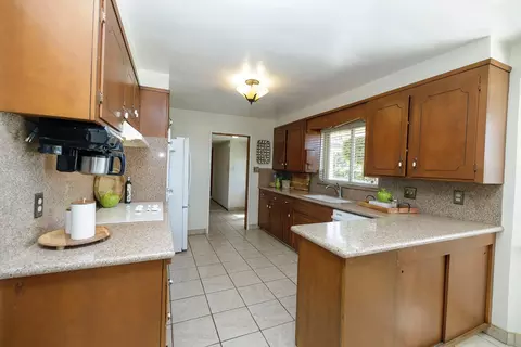 Kitchen - 1065 Union Rd, Manteca, CA 95337 photo 1 of 8